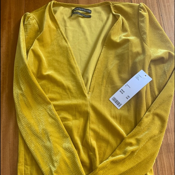 Urban Outfitters deep V top - Picture 1 of 3